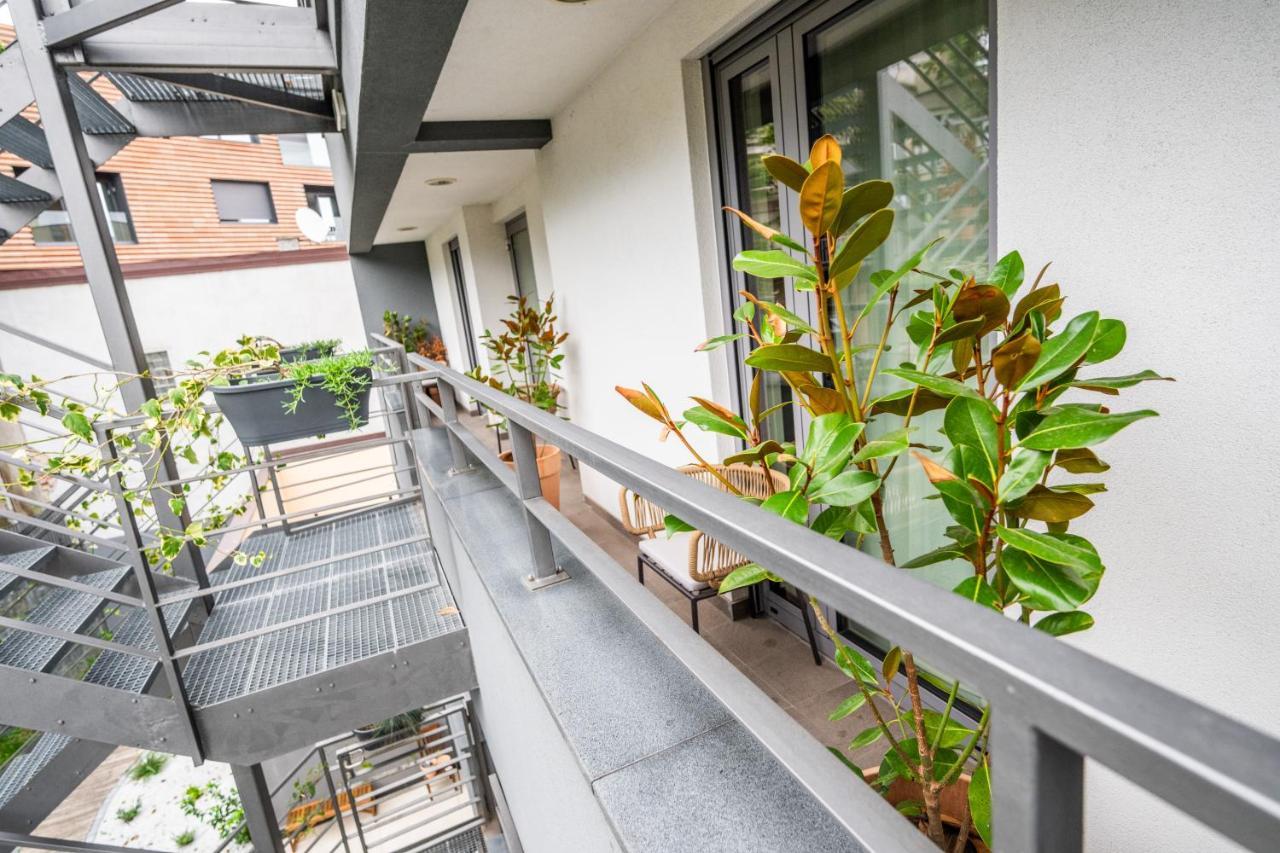 Design Rooms - Kvaternik Square ซาเกร็บ ภายนอก รูปภาพ