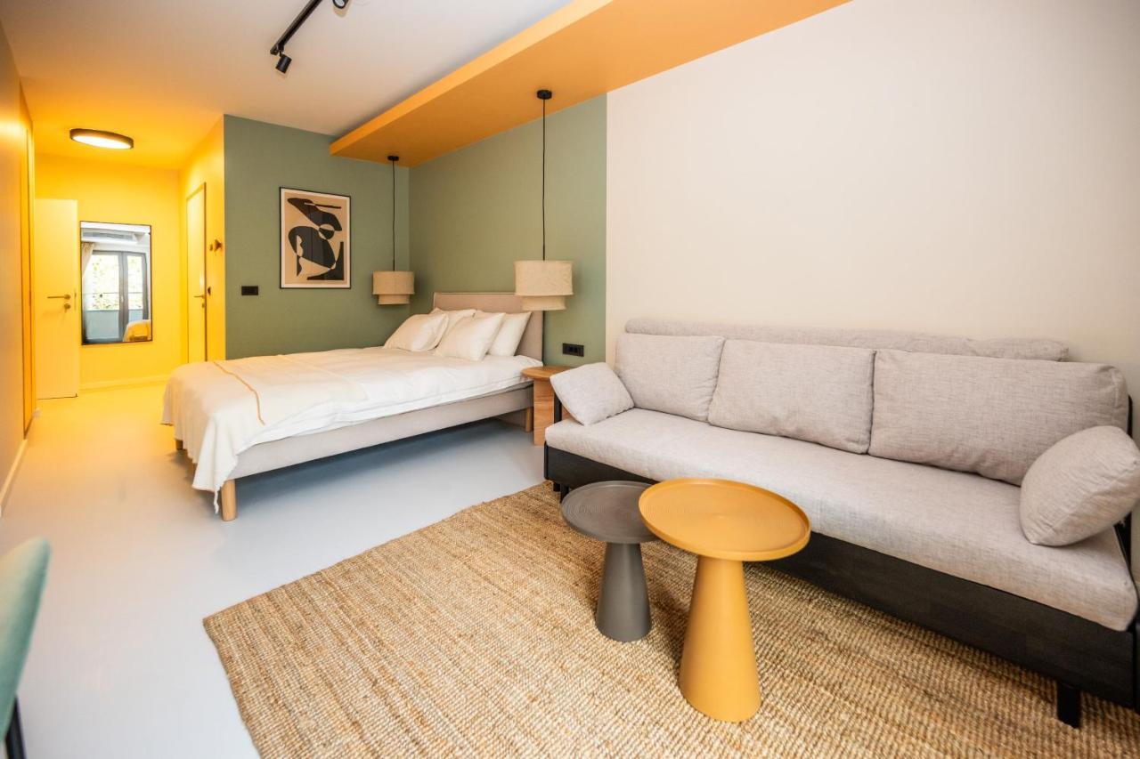 Design Rooms - Kvaternik Square ซาเกร็บ ภายนอก รูปภาพ