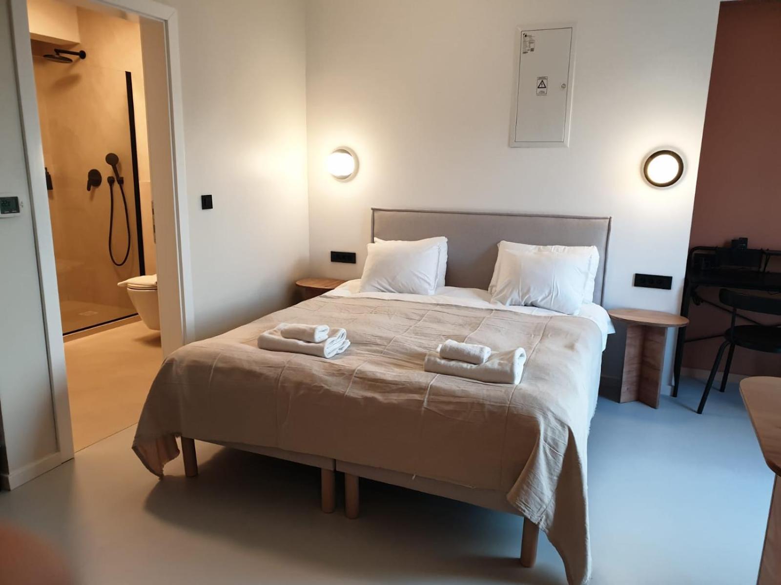 Design Rooms - Kvaternik Square ซาเกร็บ ภายนอก รูปภาพ